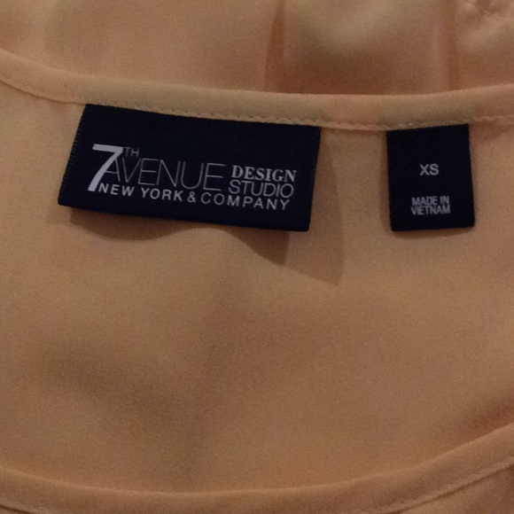 7 Avenue New York Company yellow top - Picture 6 of 6